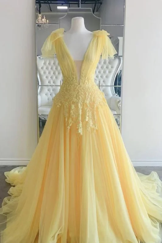 long sleeve evening dress-V Neck Yellow Prom Dresses with Appliques Lace