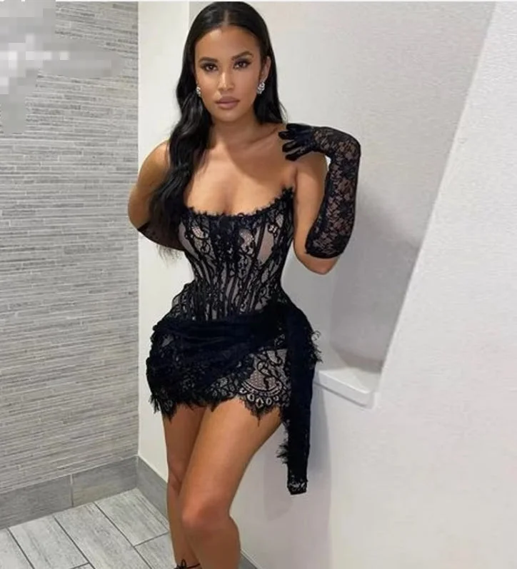 evening dress with plunging neckline-Sexy Mini Strapless Prom Dresses Sleeveless Short Plus Size Black Lace Vestido De Festa Tule Corset Back Dubai Evening Dress